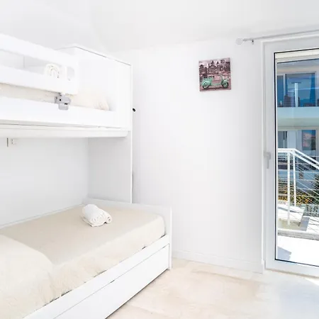 Apartment Modern With Swimming Pool And Parking! *