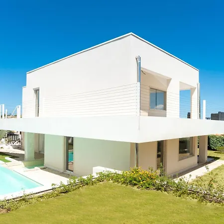 Apartment Modern With Swimming Pool And Parking! *