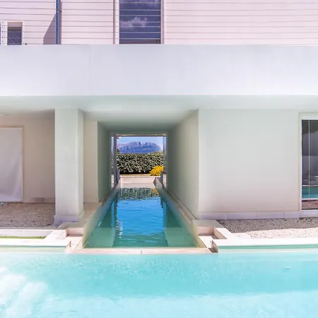 Modern With Swimming Pool And Parking! Appartamento