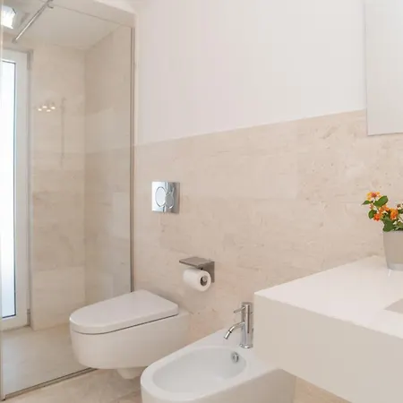 Modern With Swimming Pool And Parking! Appartamento *
